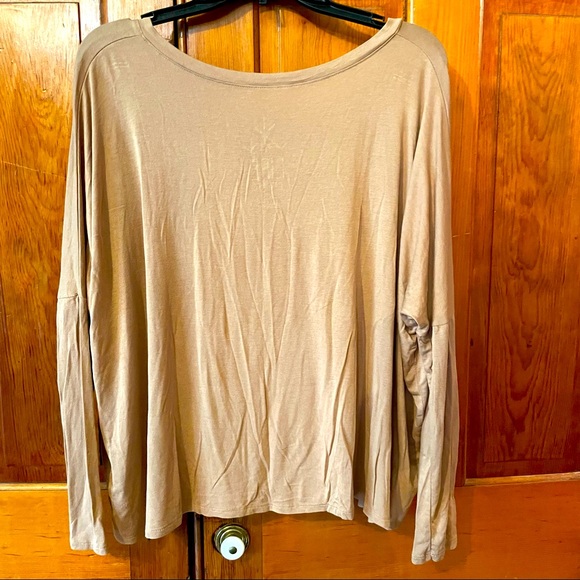 Desert V-Neck Top - Picture 2 of 3